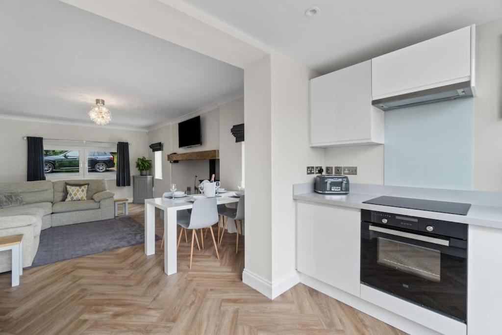 White Cottage Stunning Contemporary 2 Bedroom 2 Ensuite Annex With Hot Tub Plymouth Esterno foto